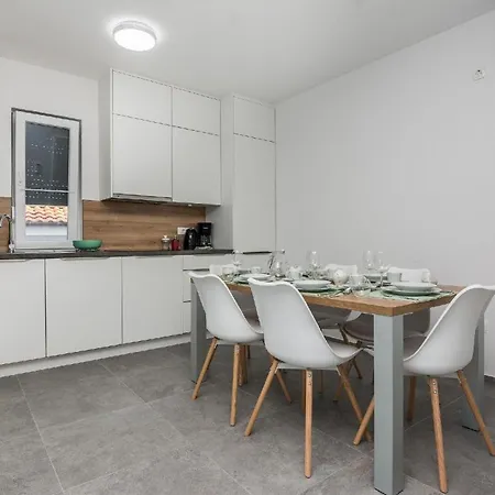 Apartment Spanic 2 Vir