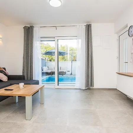 Spanic 2 Apartment