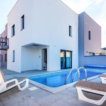 Spanic 2 Apartment *